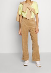 QS T-shirt basic - light yellow