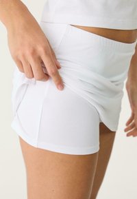 Stradivarius Shorts - white
