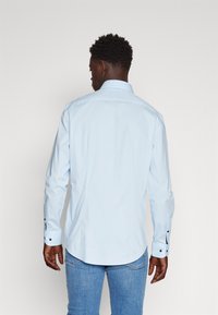 Tommy Hilfiger STRETCH POPLIN CONTRAST SHIRT - Camicia - custom color light blue