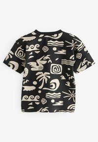 Next ALL OVER SHORT SLEEVE - REGULAR FIT - Camiseta estampada - black ecru