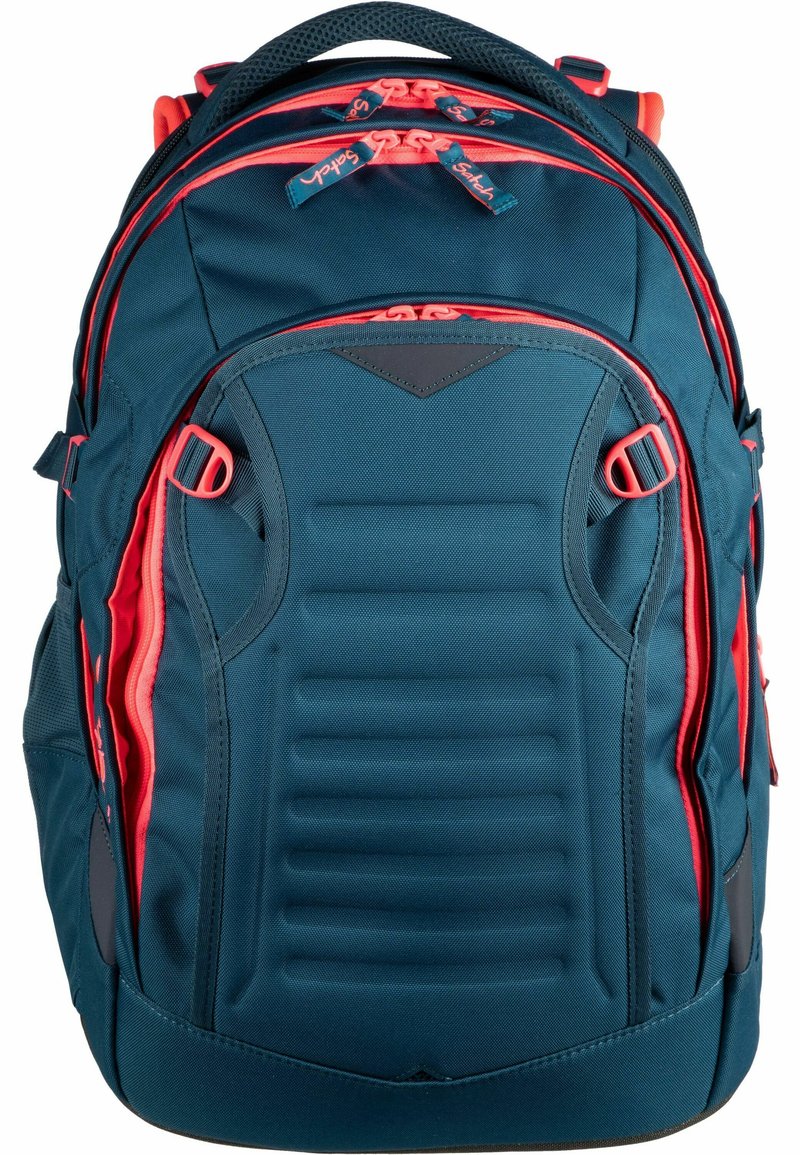 Blauer und roter Rucksack mit gepolstertem Rücken, mehreren Fächern und Reißverschlüssen. Hat eine strukturierte Vorderseite und verstellbare Träger. Robustes Material.