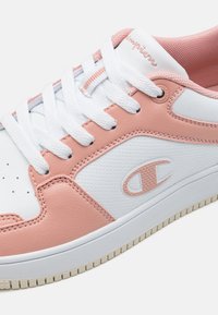 Champion RD18 2.0 - Basketballsko - pink/offwithe