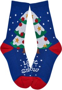 Blaue Socken mit einem Weihnachtsbaum-Motiv, das weiße Schneeflocken, rote Ornamente, grüne Blätter, gelbe Sterne und rote Akzente an den Zehen zeigt.