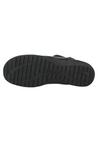 Semelle de chaussure en caoutchouc noir avec un motif de bande de roulement texturé, comportant des rainures horizontales et verticales pour l'adhérence et la stabilité.