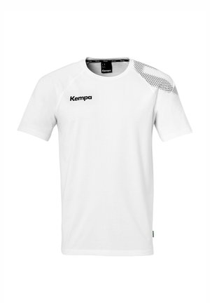 Weißes Sportshirt mit kurzen Ärmeln, Kempa-Logo auf der Brust und schwarzem Mesh-Muster auf der rechten Schulter.