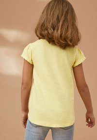 Next DAISY POCKET - Triko s potiskem - yellow