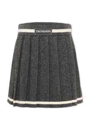 Ciemnoszara plisowana spódnica z białymi paskami na talii i u dołu, z prostokątną naszywką z logo "TRUSSARDI" na środku talii.
