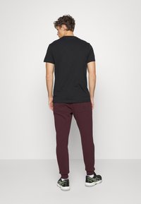 Björn Borg CENTRE TAPERED PANTS - Calças de fato de treino - fudge