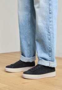 Non selezionato, dark-blue