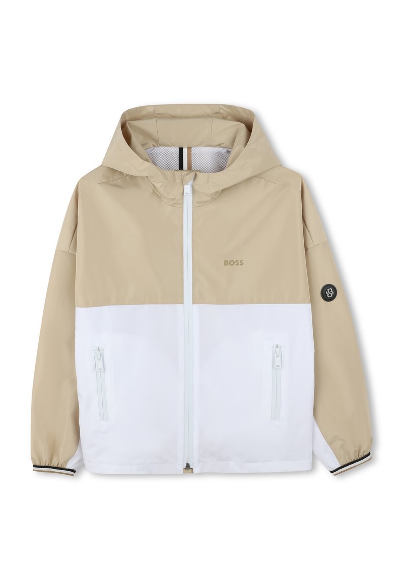 Giacca con cappuccio beige e bianca, caratterizzata da una chiusura a zip completa, due tasche con zip e un dettaglio con logo sul petto. Tessuto morbido e liscio.