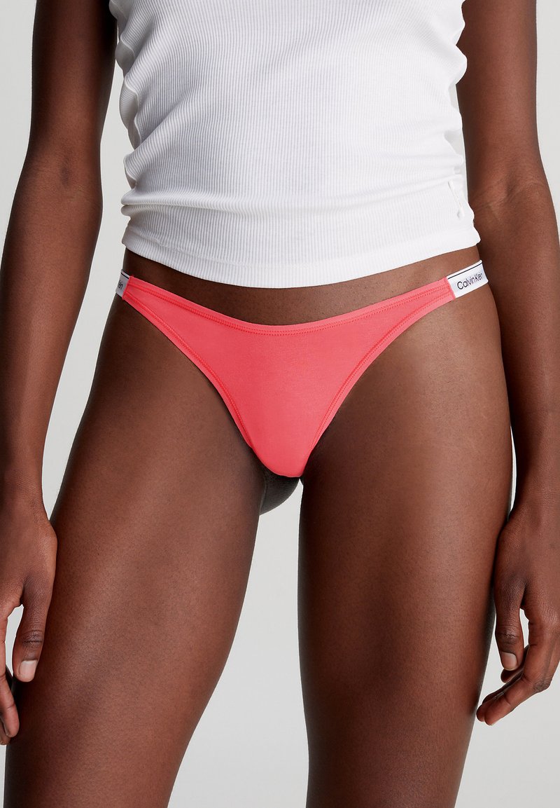 Calvin Klein Underwear DIPPED THONG - Siaurikės - calypso coral