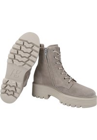 Šedé semišové kotníkové boty s bočním zipem, robustní bílou gumovou podrážkou a šněrovacím detailem; texturovaný svršek a vzorovaná podrážka pro lepší přilnavost.