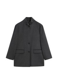 Cappotto di lana grigio con colletto alto, due tasche frontali e chiusura a un bottone. Presenta una silhouette dritta e strutturata.
