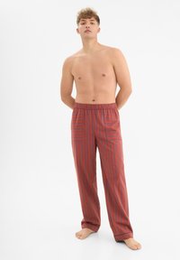 Chelsea Peers STRIPE - Pyjamahousut/-shortsit - red blue