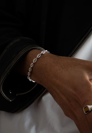 Common Lines, MARINA CHAIN BRACELET DIAMOND CUT - Armband - silver-coloured
