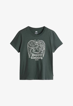 Mørkegrøn bomuld T-shirt med korte ærmer, rund hals og grafisk print af vinger og teksten "Quality Clothing 1853" i lys grå.