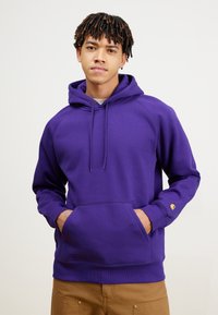 Carhartt WIP HOODED CHASE - Sweatshirt - tyrian/gold