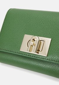 Furla COMPACT WALLET - Geldbörse - ivy