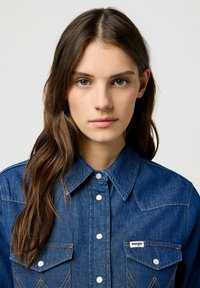 Wrangler LONG SLEEVE WESTERN FOR REGULAR FIT - Camicia - dark wash