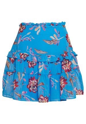 Blauwe bloemenrok met geplooide lagen en een geplooide tailleband, met roze, rode en bruine bloem- en bladmotieven.