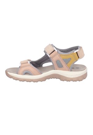Sandalia deportiva de punta abierta con correas beige, acentos de malla amarilla y gris, cierres ajustables de Velcro y suela acolchada beige.