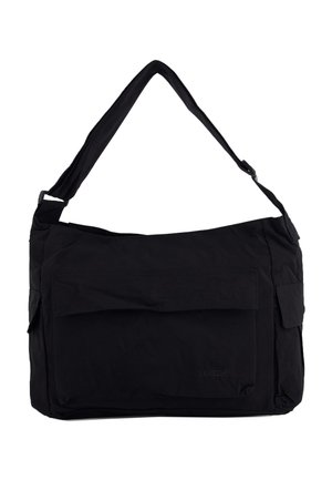 Sort rektangulær skuldertaske med stor klap på forlommer, sidelommer, justerbar strop og "Venezia"-logo på forlommen.