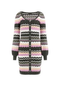 Strikket kjole med et zigzag-mønster i pink, hvid, sort og grøn. Har lange ærmer, rund halsudskæring og knaplukning.