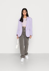 Weekday ROWE EXTRA HIGH - Calças de ganga de perna direita - desert