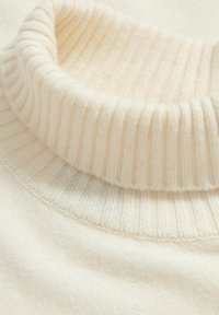 Oscar Jacobson SALIM ROLLNECK - Jumper - white shell