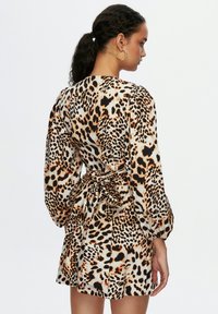 adL PATTERNED DOUBLE BREASTED  - Jurk - leopard