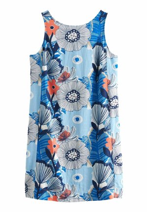 Robe bleu clair sans manches avec de grandes impressions florales blanches, bleu marine et corail, avec des accents feuillus bleu foncé.
