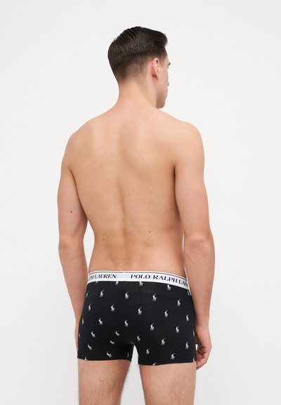 Fekete boxer alsónadrág, ismétlődő fehér póló játékos mintával, elasztikus derékpánton "POLO RALPH LAUREN" logó található, pamut anyagból készült.