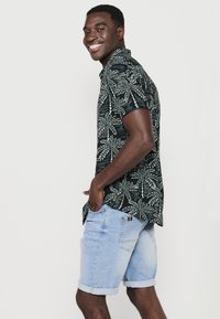 Koroshi SHORT SLEEVE - Ing - verde green