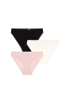 Drie paar korte onderbroeken in zwart, wit en roze. Elk heeft een subtiele afwerking langs de taille en beenopeningen. Van katoen.