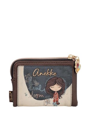 Piccolo portafoglio marrone e beige con cerniera, decorato con una donna in stile cartone animato che tiene un cestino della bicicletta e la parola "Anekke" in lettere dorate.