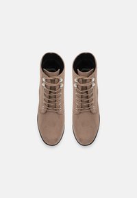 Even&Odd Wide Fit Botins de atacadores - taupe