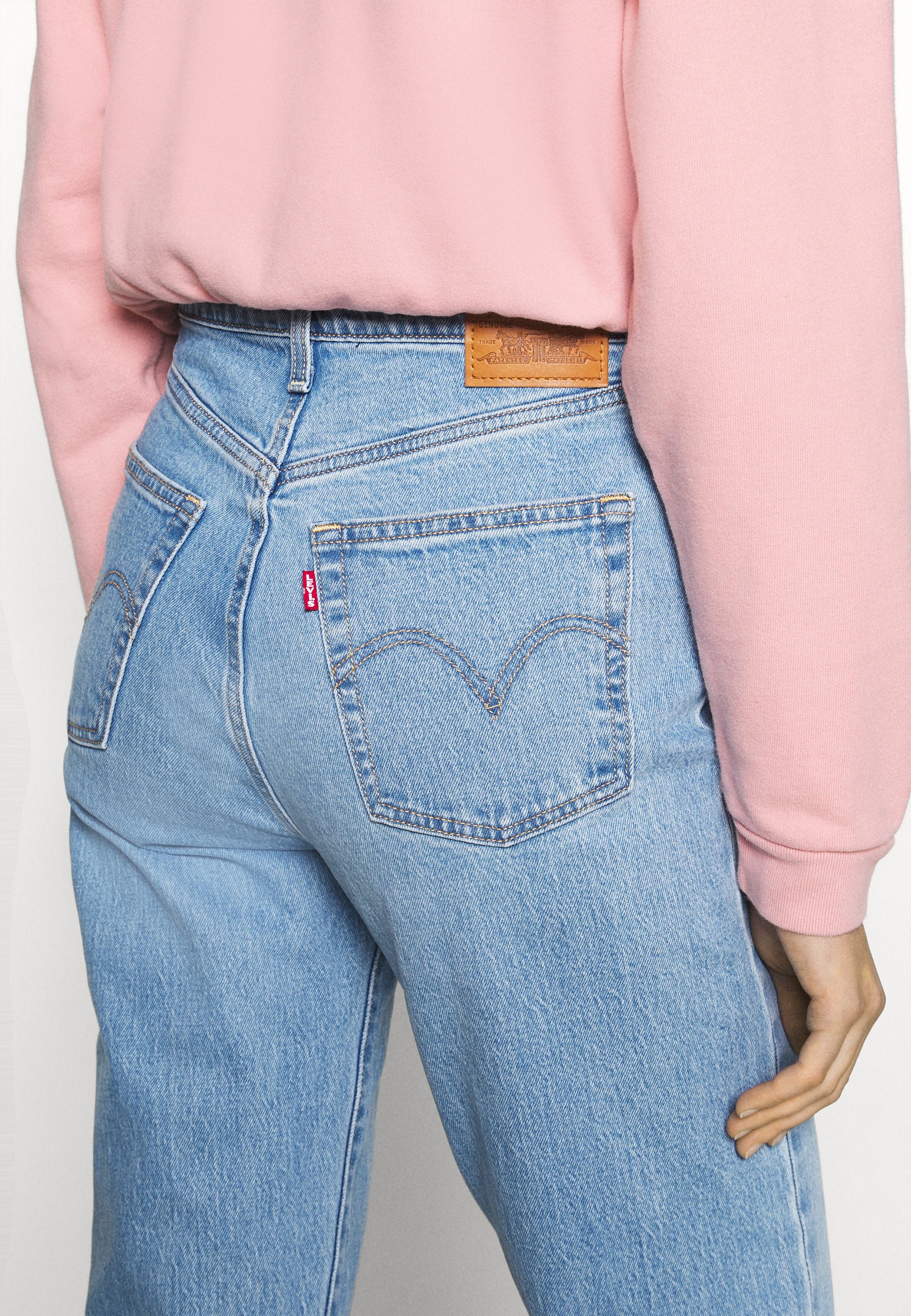 Levi's® RIBCAGE STRAIGHT ANKLE 
