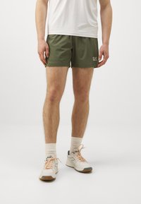 EA7 Emporio Armani Pantalón corto de deporte - beetle
