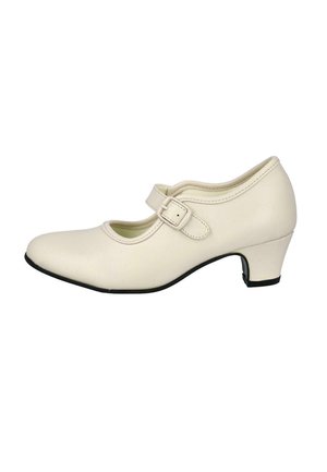 Zapato estilo Mary Jane de color blanco de piel, con tacón bajo, punta redonda y correa ajustable que presenta un pequeño detalle de hebilla.