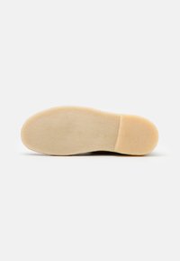 Clarks Originals DESERT - Botins de atacadores - dark olive