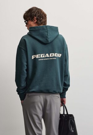 Pegador, COLNE, petrol