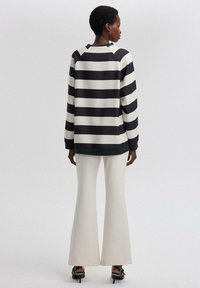 Touché Privé STRIPED  - Melegítőfelső - off white