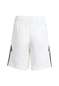 Shorts deportivos blancos con cinturilla elástica, que presentan acentos laterales negros y una textura suave. Diseñados para la comodidad y la flexibilidad.