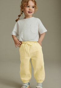 Next SOFT TOUCH - Pantalon classique - yellow
