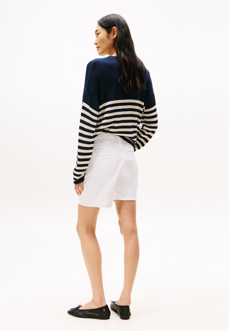 Tommy Hilfiger STRAIGHT SHORT - Denim shorts - optic white