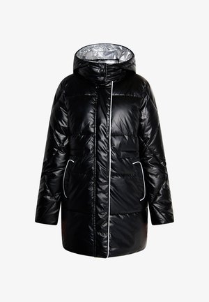 Cappotto imbottito nero con una finitura lucida, dotato di cappuccio, zip frontale, piping bianco e due tasche laterali. Texture liscia con design trapuntato.