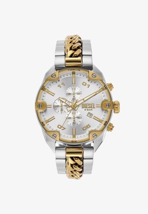 Montre chronographe avec bracelet en acier inoxydable argent et or. Cadran rond argenté avec accents en or, trois sous-cadrans et affichage de la date.