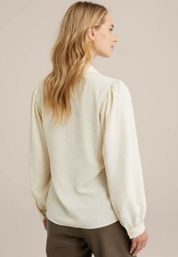 WE Fashion Užsagstoma palaidinė - white