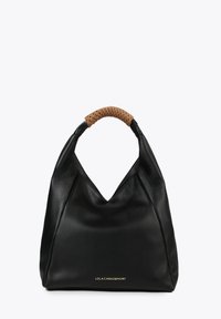 Sac hobo en cuir noir avec une poignée tissée beige. Présente un design décontracté et un branding subtil à la base. Texture lisse, forme minimaliste.