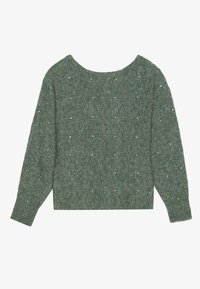 Grön stickad tröja med vid halsringning, långa ärmar och texturmönster med små, vävda dekorativa detaljer.